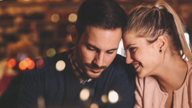 What Is Contra Dating Trend: प्रेमाची नवी व्याख्या 'Contra Dating' म्हणजे काय? Gen-Z ला का लावलंय वेड? What Is Contra Dating Trend: प्रेमाची नवी व्याख्या 'Contra Dating' म्हणजे काय? Gen-Z ला का लावलंय वेड?