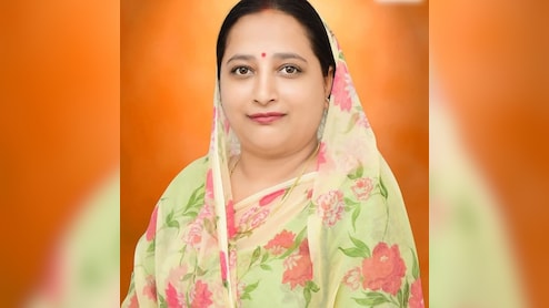 'मेरी मां बीच से फाड़ देगी...' तेजतर्रार BJP विधायक की बेटी ने सपा कार्यकर्ताओं को दी धमकी
