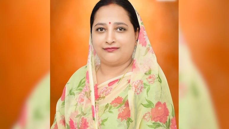 'मेरी मां बीच से फाड़ देगी...' तेजतर्रार BJP विधायक की बेटी ने सपा कार्यकर्ताओं को दी धमकी