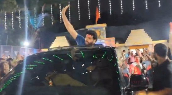 Watch: "Mumbaicha Raja...": Rohit Struggles To Move Car As Hundreds Chant His Name