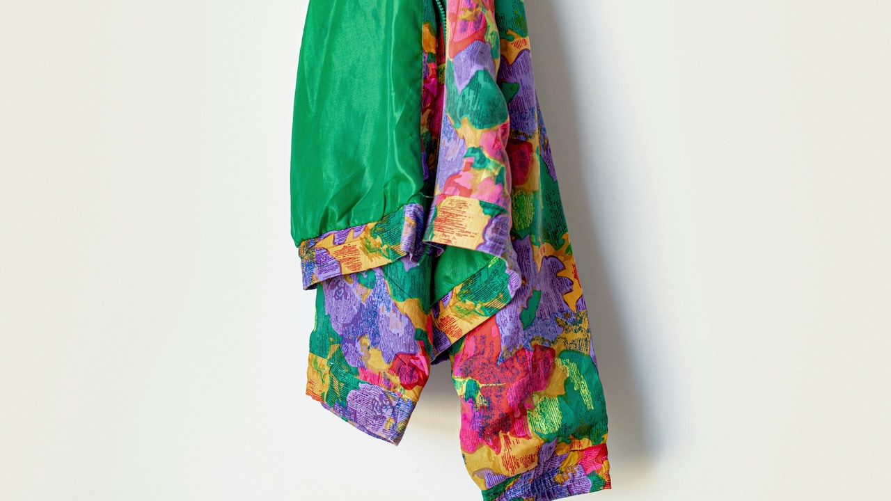 The Neck Scarf Edit: 7 Fresh Ways to Style It in 2025