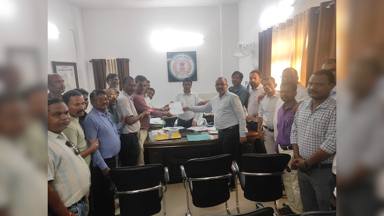 निलंबित रहे BEO को उसी जगह फिर मिल गया प्रभार, मचा बवाल, हटाने के लिए शिक्षकों ने दिया 15 दिनों का अल्टीमेटम 