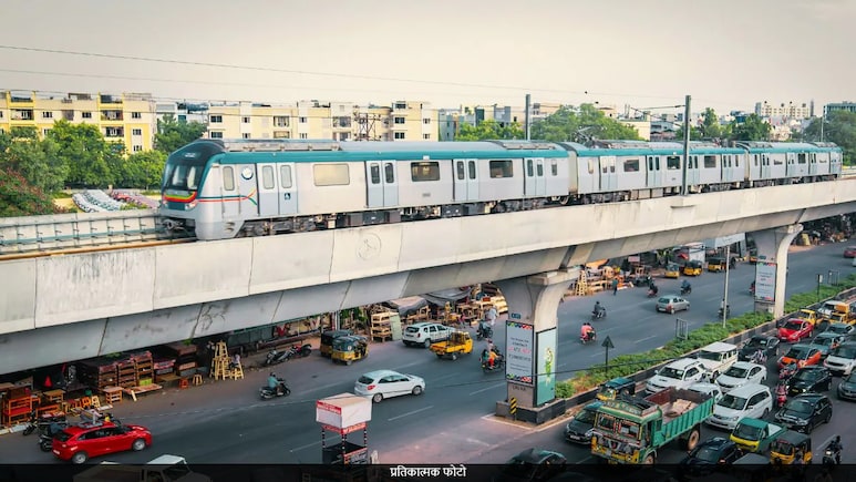 Thane Metro Trial : ठाणेकर सुखावले! वाहतूक कोंडीतून सुटका, आज ट्रायल रन; कोणत्या स्थानकांवर थांबा, जाणून घ्या Thane Metro Trial : ठाणेकर सुखावले! वाहतूक कोंडीतून सुटका, आज ट्रायल रन; कोणत्या स्थानकांवर थांबा, जाणून घ्या