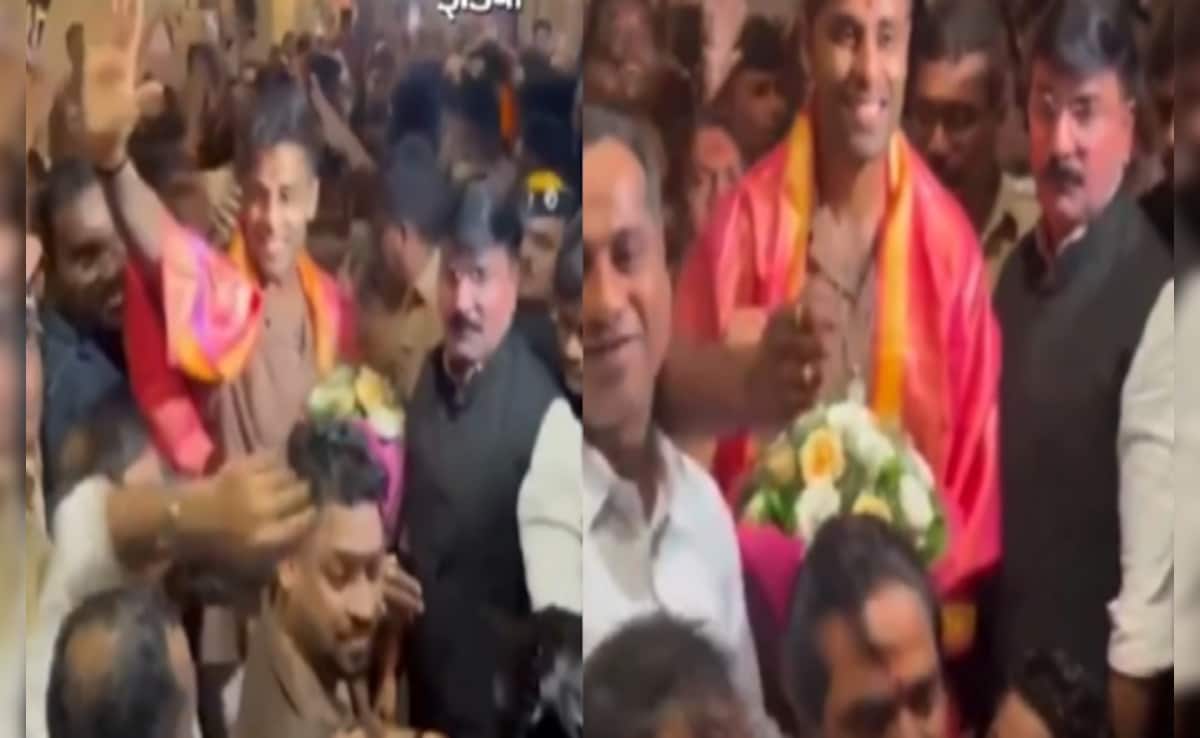 Video: घर लौटते ही चैंपियन कप्तान सूर्या के स्वागत में उमड़ी भीड़, फैन्स के बीच सेल्फी लेने की मची होड़