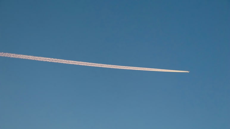 Why Do Airplanes Leave White Trails Across The Sky? 6 Fascinating Reasons