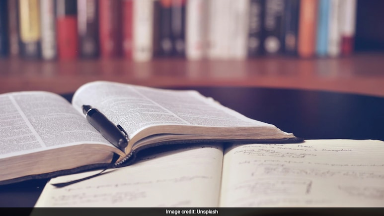 50-Year-Old Chinese Mother Gets Into Law School After Studying From Son's Books 50-Year-Old Chinese Mother Gets Into Law School After Studying From Son's Books
