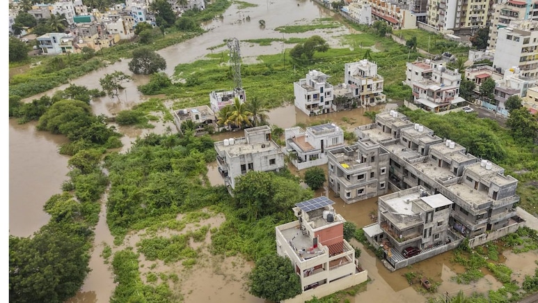 Maharashtra Rain: शेतकरी रडकुंडीला, नागरिक हैराण… महाराष्ट्रात एवढा पाऊस का पडतोय? वाचा कारण