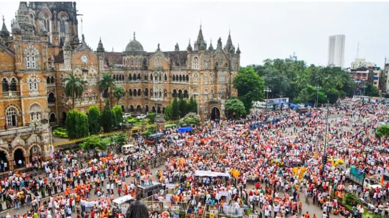 मनोज जरांगे बोले- 'हम आपकी ताकत से जीते हैं..', सरकार के प्रस्ताव के बाद मुंबई खाली करने की घोषणा मनोज जरांगे बोले- 'हम आपकी ताकत से जीते हैं..', सरकार के प्रस्ताव के बाद मुंबई खाली करने की घोषणा