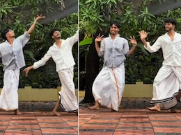 लड़कों ने ‘गरज गरज’ पर किया जबरदस्त सेमी-क्लासिकल डांस, परफॉर्मेंस देख हैरान रह गए लोग, तारीफों की आई बाढ़ लड़कों ने ‘गरज गरज’ पर किया जबरदस्त सेमी-क्लासिकल डांस, परफॉर्मेंस देख हैरान रह गए लोग, तारीफों की आई बाढ़