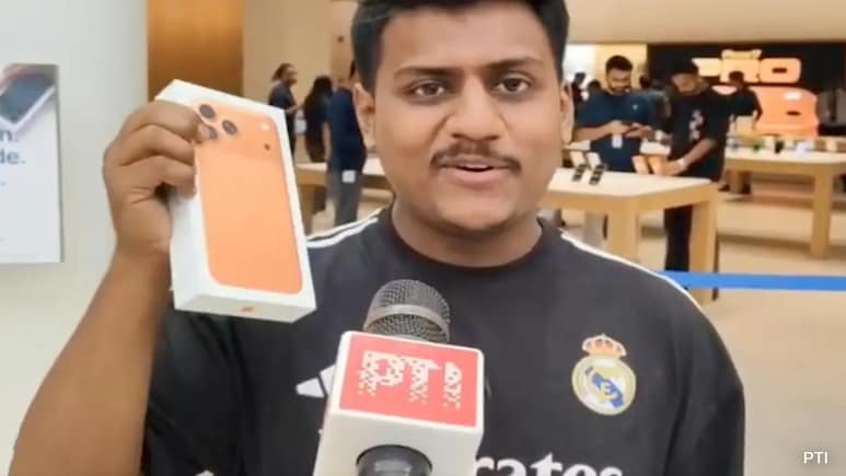 "I Am A Muslim But I Love This Colour": Delhi Man After Buying Cosmic Orange iPhone 17 "I Am A Muslim But I Love This Colour": Delhi Man After Buying Cosmic Orange iPhone 17