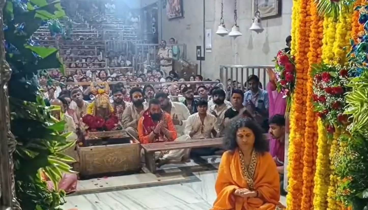 महाकाल के दर्शन करने पहुंचे संजू बाबा महाकाल के दर्शन करने पहुंचे संजू बाबा