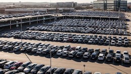 GST Council Meeting : नवरात्रीत कार खरेदी करणाऱ्यांसाठी खुशखबर! 'एवढ्या' हजारांनी स्वस्त होणार स्वप्नातील कार