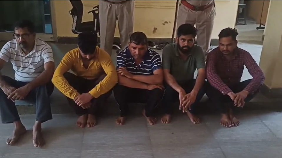 क्रिप्टो करेंसी के नाम पर ठगी करने वाले 5 आरोपी क्रिप्टो करेंसी के नाम पर ठगी करने वाले 5 आरोपी