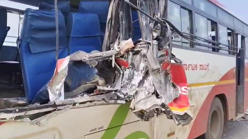 सोलापुर-हैदराबाद हाईवे पर बस-ट्रक के बीच भीषण टक्कर, 16 यात्री घायल, 6 की हालत गंभीर
