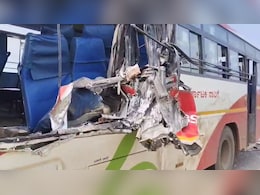 सोलापुर-हैदराबाद हाईवे पर बस-ट्रक के बीच भीषण टक्कर, 16 यात्री घायल, 6 की हालत गंभीर सोलापुर-हैदराबाद हाईवे पर बस-ट्रक के बीच भीषण टक्कर, 16 यात्री घायल, 6 की हालत गंभीर