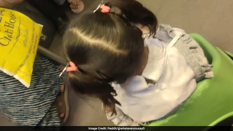 'Such A Diva': Internet Reacts As Child Brings Her Own Chair To Delhi Metro, Pic Viral 'Such A Diva': Internet Reacts As Child Brings Her Own Chair To Delhi Metro, Pic Viral