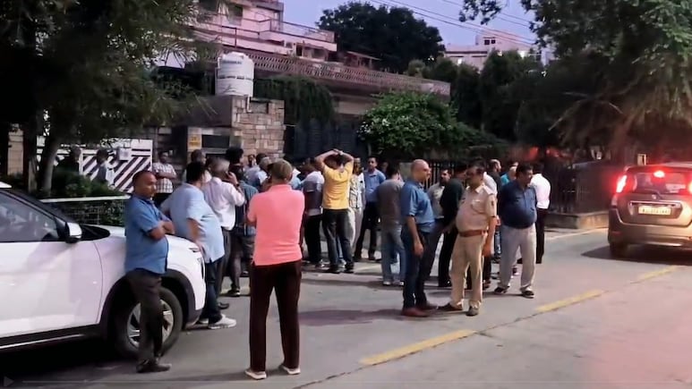 कोटा की बड़ी कंपनी पर पड़ी इनकम टैक्स की रेड, विरोध में उतरे व्यापारी कोटा की बड़ी कंपनी पर पड़ी इनकम टैक्स की रेड, विरोध में उतरे व्यापारी