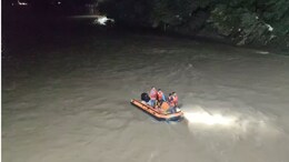 उफनती क्षिप्रा नदी में गिरी कार, 5 KM दूर मिला थाना प्रभारी अशोक शर्मा और SI का शव; एक की तलाश जारी