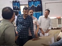 इटावा : SSP की मां के इलाज के लिए डॉक्टर को उठाकर ले गई पुलिस, आक्रोशित डॉक्टर्स ने की कार्रवाई की मांग इटावा : SSP की मां के इलाज के लिए डॉक्टर को उठाकर ले गई पुलिस, आक्रोशित डॉक्टर्स ने की कार्रवाई की मांग