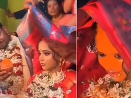 दूल्हे ने दुल्हन की मांग में ऐसे भरा सिंदूर, Video देख छूटी लोगों की हंसी, बोले- 70 जन्मों की बुकिंग हो गई दूल्हे ने दुल्हन की मांग में ऐसे भरा सिंदूर, Video देख छूटी लोगों की हंसी, बोले- 70 जन्मों की बुकिंग हो गई