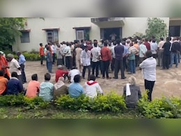 प्लांट के लिए बनाई जा रही रेल लाइन को लेकर बढ़ा विवाद, 13 गांव के ग्रामीणों में आक्रोश प्लांट के लिए बनाई जा रही रेल लाइन को लेकर बढ़ा विवाद, 13 गांव के ग्रामीणों में आक्रोश