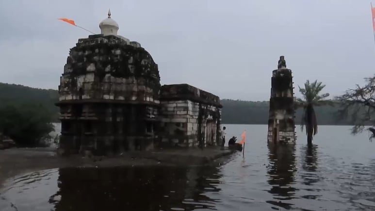 Lonar Lake: लोणार सरोवराचा ऐतिहासिक वारसा धोक्यात; 12 मंदिरे पाण्याखाली, नवरात्रीच्या मुहूर्तावर मोठा धोका