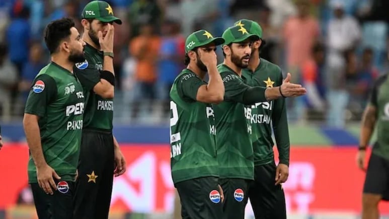 Pakistan vs UAE: पाकिस्तान क्रिकेटचा ड्रामा, ICC चा एक इशारा, 2 मोठे धोके... म्हणून घातले लोटांगण