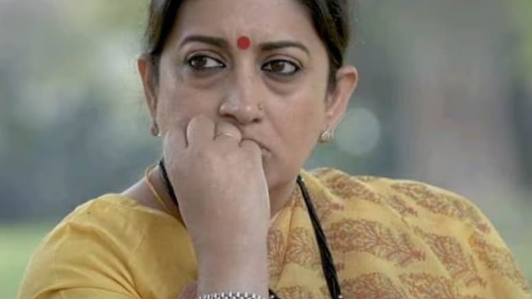 पिता ने दिया कर्ज और कहा- एक साल में नहीं लौटाए पैसे तो मेरी मर्जी से करनी होगी शादी, स्मृति ईरानी को याद आया वो दिन पिता ने दिया कर्ज और कहा- एक साल में नहीं लौटाए पैसे तो मेरी मर्जी से करनी होगी शादी, स्मृति ईरानी को याद आया वो दिन