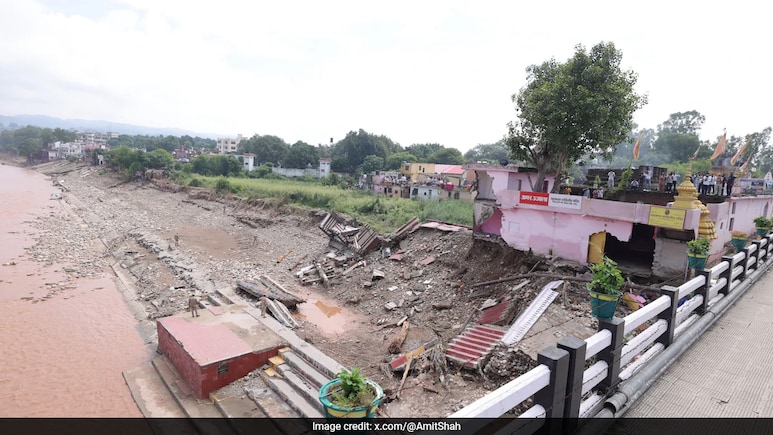 200 Families Rescued As Jhelum Overflows In J&K's Budgam