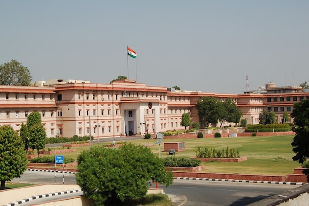 अब सरकारी कर्मचारी करेंगे 'सफाई'! कोर्ट की अवमानना पर राजस्थान में नया नियम लागू, ये हैं 15 तरह की सजा