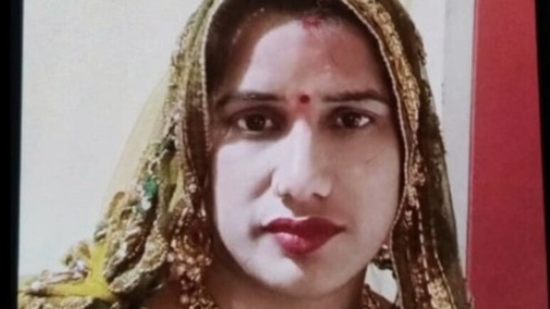 UP Woman Set On Fire Reaches Hospital On Her Scooter, Dies UP Woman Set On Fire Reaches Hospital On Her Scooter, Dies