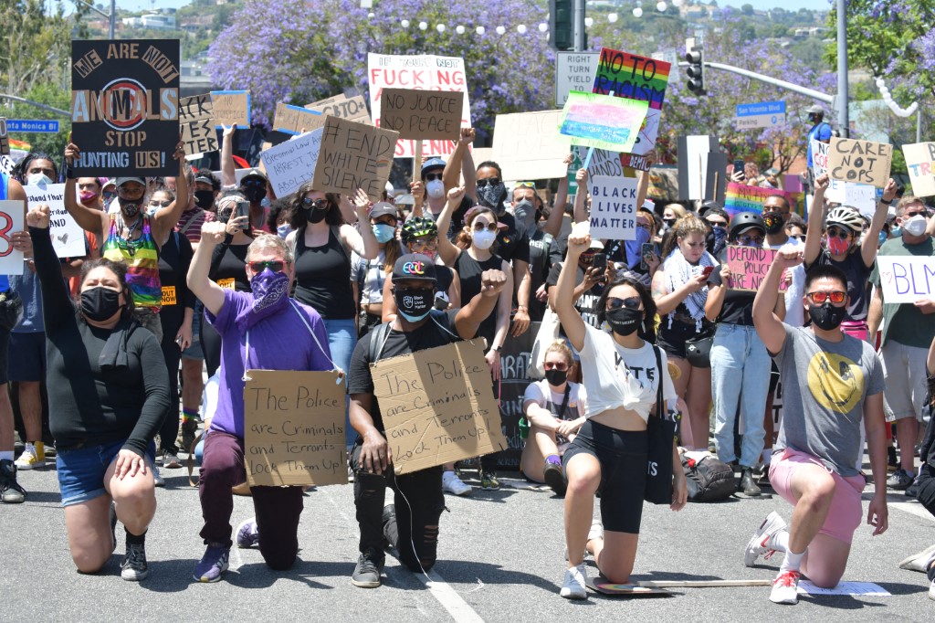 FBI Fires Agents Who Kneeled At George Floyd Protest In 2020