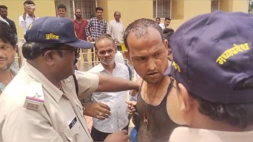 कलेक्टर की जनसुनवाई में केरोसिन लेकर पहुंचा 108 एम्बुलेंस का ड्राइवर, आत्मदाह का किया प्रयास