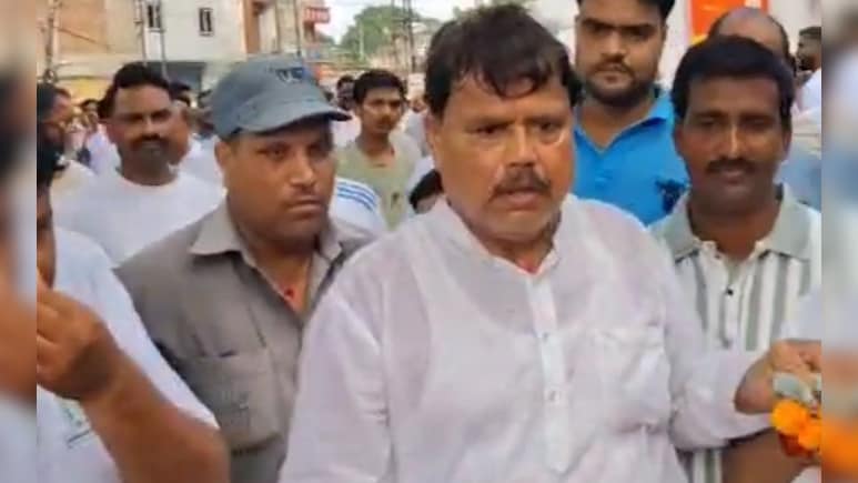मुख्यमंत्री के सामने फूटा मंत्री का गुस्सा, कहा- न कलेक्टर सुनते हैं न आयुक्त, CM बोले- अलग से करते हैं बात