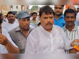 मुख्यमंत्री के सामने फूटा मंत्री का गुस्सा, कहा- न कलेक्टर सुनते हैं न आयुक्त, CM बोले- अलग से करते हैं बात मुख्यमंत्री के सामने फूटा मंत्री का गुस्सा, कहा- न कलेक्टर सुनते हैं न आयुक्त, CM बोले- अलग से करते हैं बात