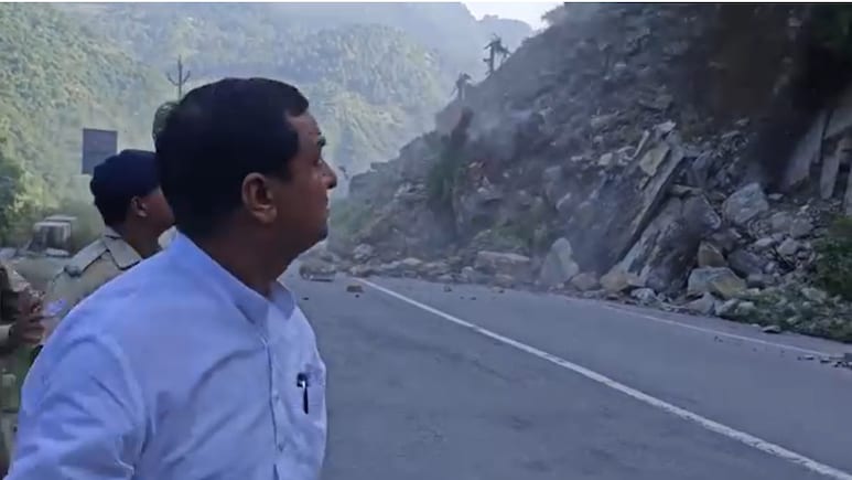 बद्रीनाथ हाइवे पर अचानक आ गया पूरा पहाड़, बाल-बाल बचे BJP सांसद बलूनी, देखिए वीडियो