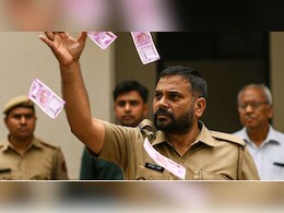 दिल्ली पुलिस का ASI रिश्वत लेते पकड़ा गया, विजिलेंस टीम के सामने हवा में उड़ाए नोट दिल्ली पुलिस का ASI रिश्वत लेते पकड़ा गया, विजिलेंस टीम के सामने हवा में उड़ाए नोट