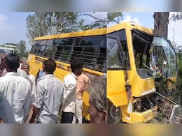 बच्चों से भरी स्कूल बस पेड़ से टकराई, हादसे के बाद मची चीख पुकार बच्चों से भरी स्कूल बस पेड़ से टकराई, हादसे के बाद मची चीख पुकार