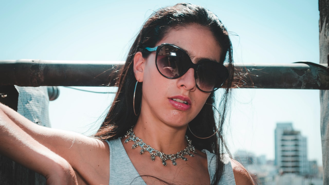 Add a statement necklace to embrace your plain kurti