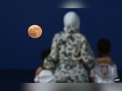 November's Supermoon Will Be The Closest Of The Year. Here's How To Spot It