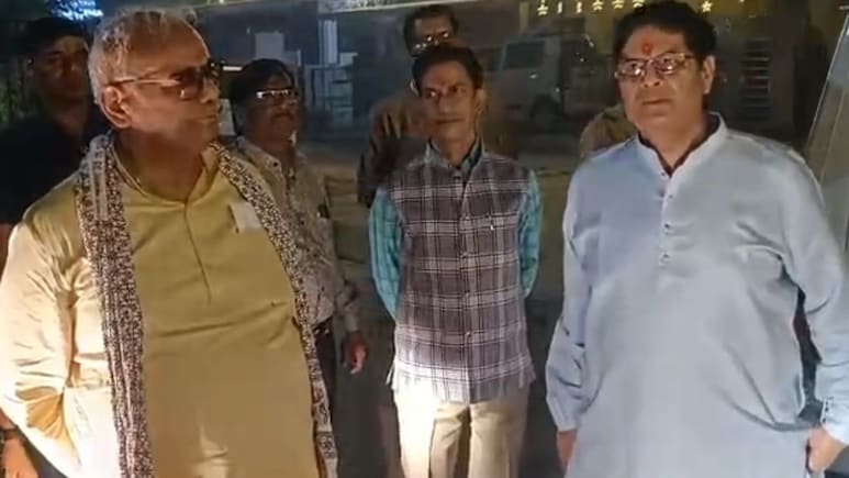 Rajasthan: दिवाली की रात स्कूल में अंधेरा देख मंत्री दिलावर का चढ़ा पारा, BEO की लगाई क्लास, पूछा- दीये क्यों नहीं जले? Rajasthan: दिवाली की रात स्कूल में अंधेरा देख मंत्री दिलावर का चढ़ा पारा, BEO की लगाई क्लास, पूछा- दीये क्यों नहीं जले?
