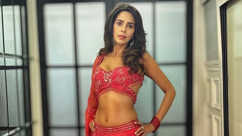 "No Tea Or Coffee, Vegan Diet": Mallika Sherawat Reveals Food Secrets Behind Her Toned Body At 49 "No Tea Or Coffee, Vegan Diet": Mallika Sherawat Reveals Food Secrets Behind Her Toned Body At 49