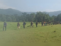 Chhattisgarh Naxalites Surrender: दंतेवाड़ा में नक्सलियों का बड़ी संख्या में सरेंडर... 40 लाख के इनामी के साथ 140 नक्सलियों ने त्यागे हथियार Chhattisgarh Naxalites Surrender: दंतेवाड़ा में नक्सलियों का बड़ी संख्या में सरेंडर... 40 लाख के इनामी के साथ 140 नक्सलियों ने त्यागे हथियार