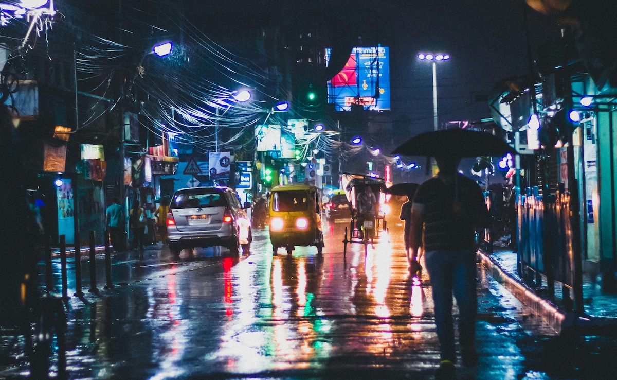 Woman Autorickshaw Driver Helps Bengaluru Man At Night, Wins Praise Online