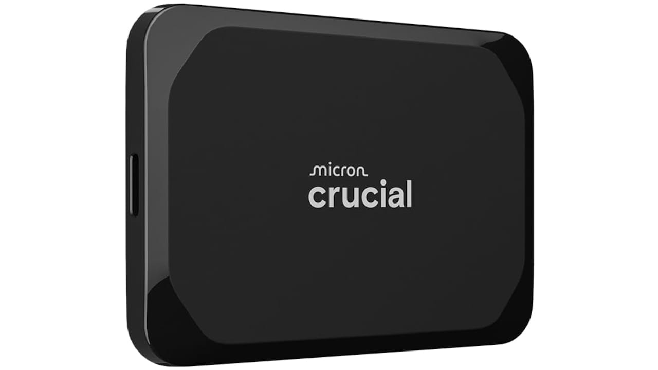 Portable SSDs Vs Hard Drives: What To Pick For Travelling Professionals Portable SSDs Vs Hard Drives: What To Pick For Travelling Professionals
