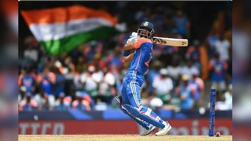 India vs Australia LIVE Score: अक्षर पटेल ने एक छोर से संभाला मोर्चा, भारत के 6 विकेट गिरे