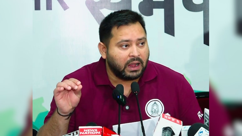 बिहार की चुनावी हवा में ऐसा क्या कि तेजस्वी को अचानक करने पड़े गए 2 बड़े वादे? बिहार की चुनावी हवा में ऐसा क्या कि तेजस्वी को अचानक करने पड़े गए 2 बड़े वादे?