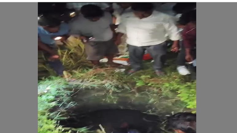 Balaghat News: कुएं में मिला पति-पत्नी का शव; मौत की जांच में जुटी पुलिस Balaghat News: कुएं में मिला पति-पत्नी का शव; मौत की जांच में जुटी पुलिस