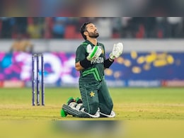 ड्रेसिंग रूम में इस्लामिक कल्चर को बढ़ावा देने की वजह से रिजवान से छीनी गई कप्तानी? दिग्गज का बयान आया सामने ड्रेसिंग रूम में इस्लामिक कल्चर को बढ़ावा देने की वजह से रिजवान से छीनी गई कप्तानी? दिग्गज का बयान आया सामने