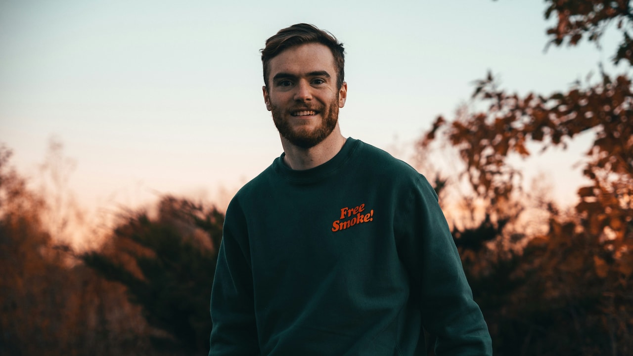 5 Reasons Front-Open Sweatshirts Are The Best Outfit For Changing Weather
